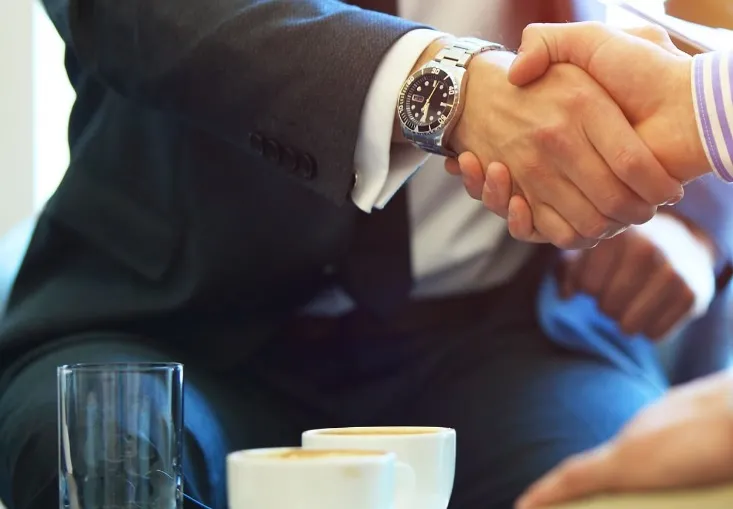 W jaki sposób imprezy firmowe mogą wspierać dobrostan psychiczny pracowników?