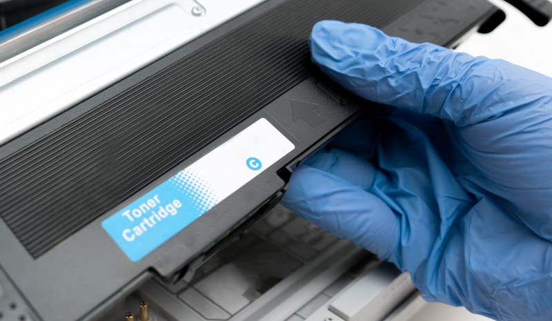 Czy toner do drukarki mogę wrzucić do żółtego worka?