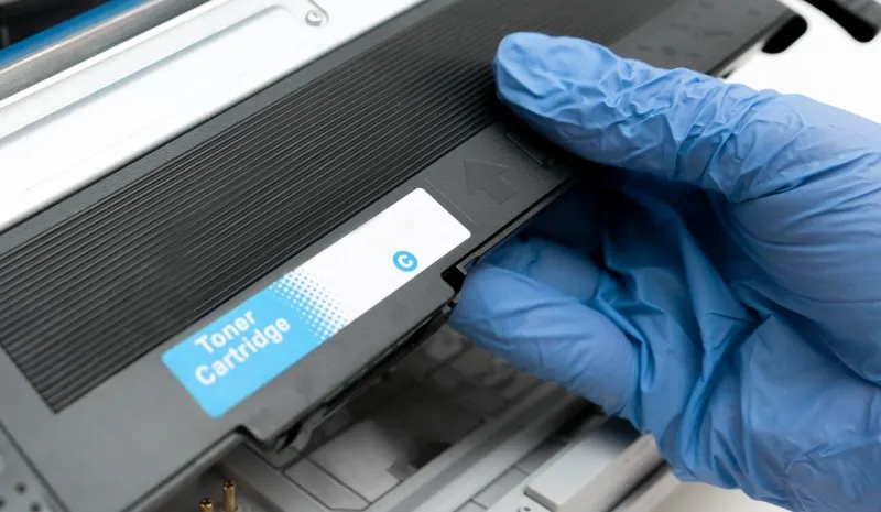 Czy toner do drukarki mogę wrzucić do żółtego worka?