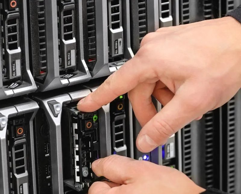 Jak SERV4B minimalizuje ryzyko utraty danych w Enova365?