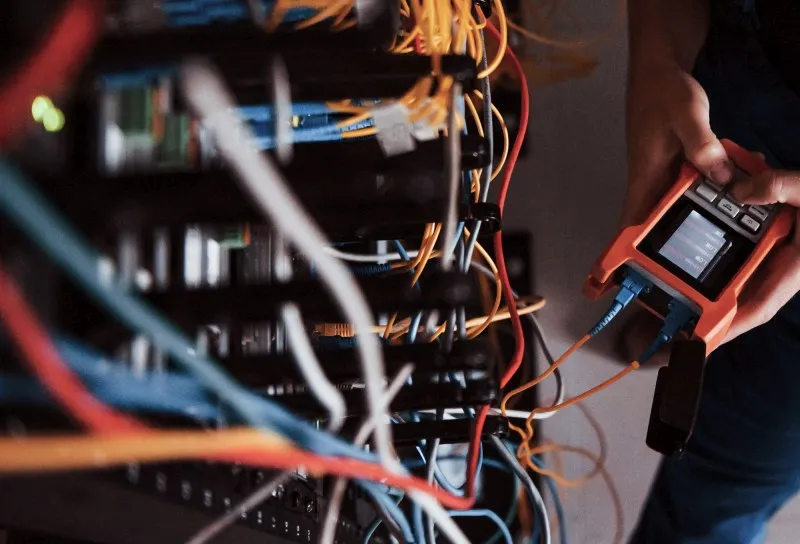 Jak internet światłowodowy w Rzeszowie zwiększa efektywność instytucji publicznych?